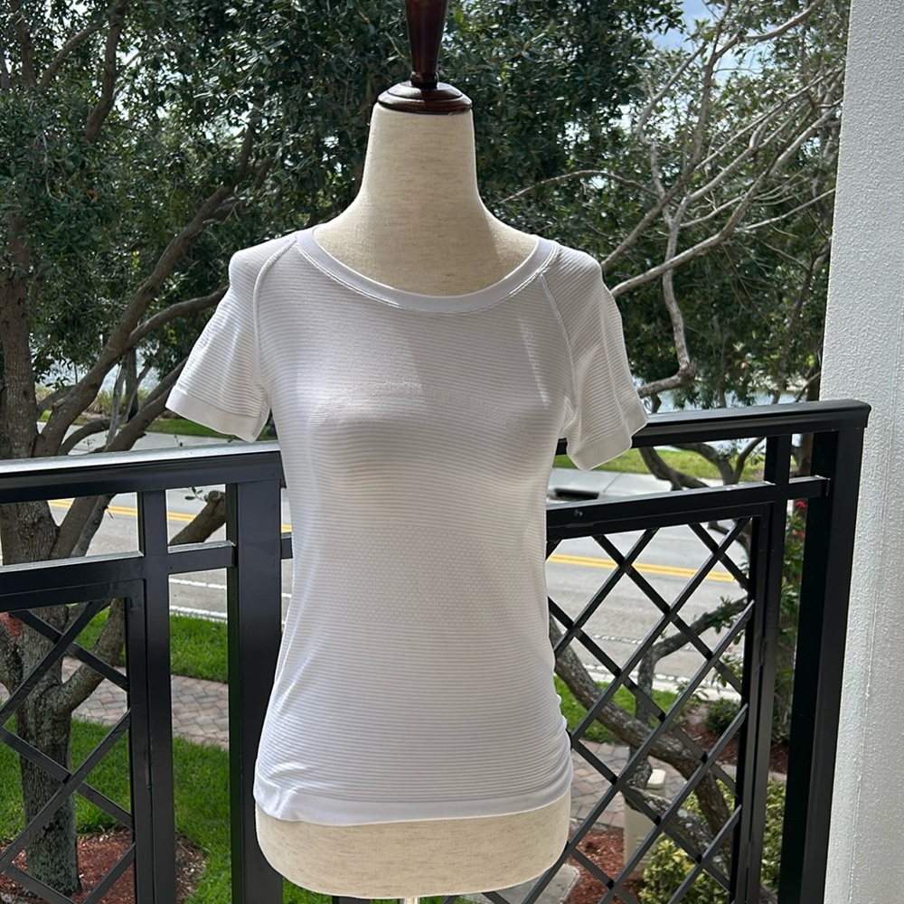 Lululemon Swiftly Tech Short-Sleeve Shirt white
